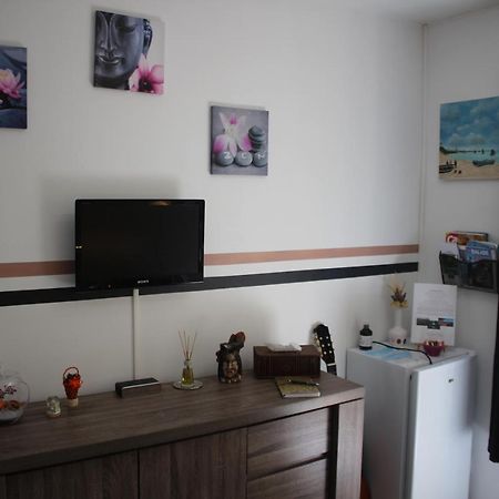 Philippe & Marie, A Louer Petite Chambre Chez L'Habitant Avec Terrasse Dans Villa, Au Pied Du Luberon Cucuron Ngoại thất bức ảnh