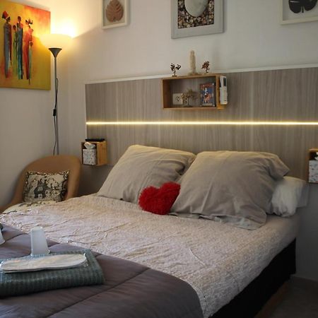 Philippe & Marie, A Louer Petite Chambre Chez L'Habitant Avec Terrasse Dans Villa, Au Pied Du Luberon Cucuron Ngoại thất bức ảnh