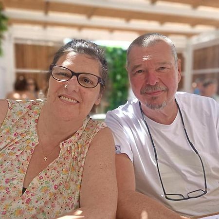 Philippe & Marie, A Louer Petite Chambre Chez L'Habitant Avec Terrasse Dans Villa, Au Pied Du Luberon Cucuron Ngoại thất bức ảnh