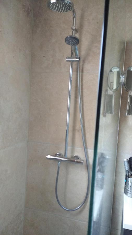 Philippe & Marie, A Louer Petite Chambre Chez L'Habitant Avec Terrasse Dans Villa, Au Pied Du Luberon Cucuron Ngoại thất bức ảnh