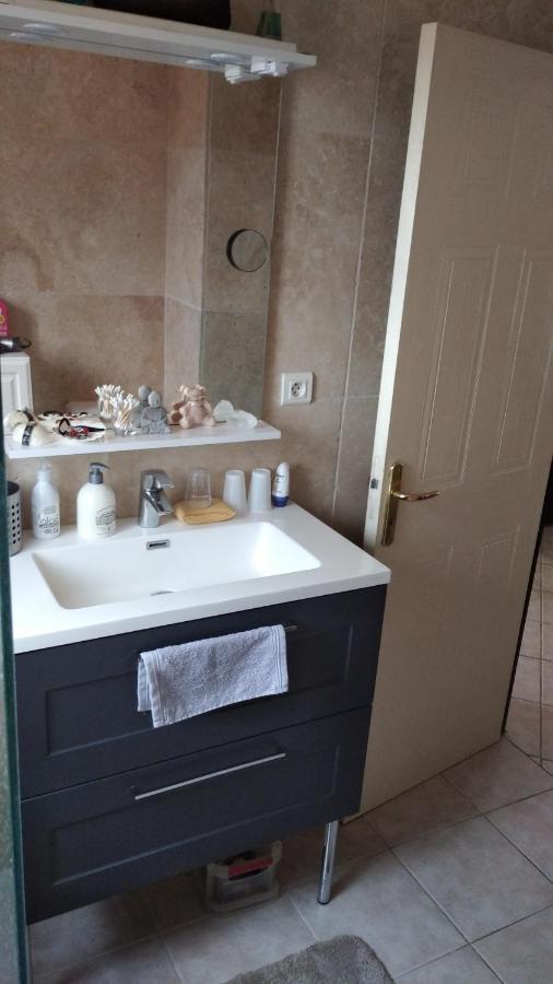 Philippe & Marie, A Louer Petite Chambre Chez L'Habitant Avec Terrasse Dans Villa, Au Pied Du Luberon Cucuron Ngoại thất bức ảnh