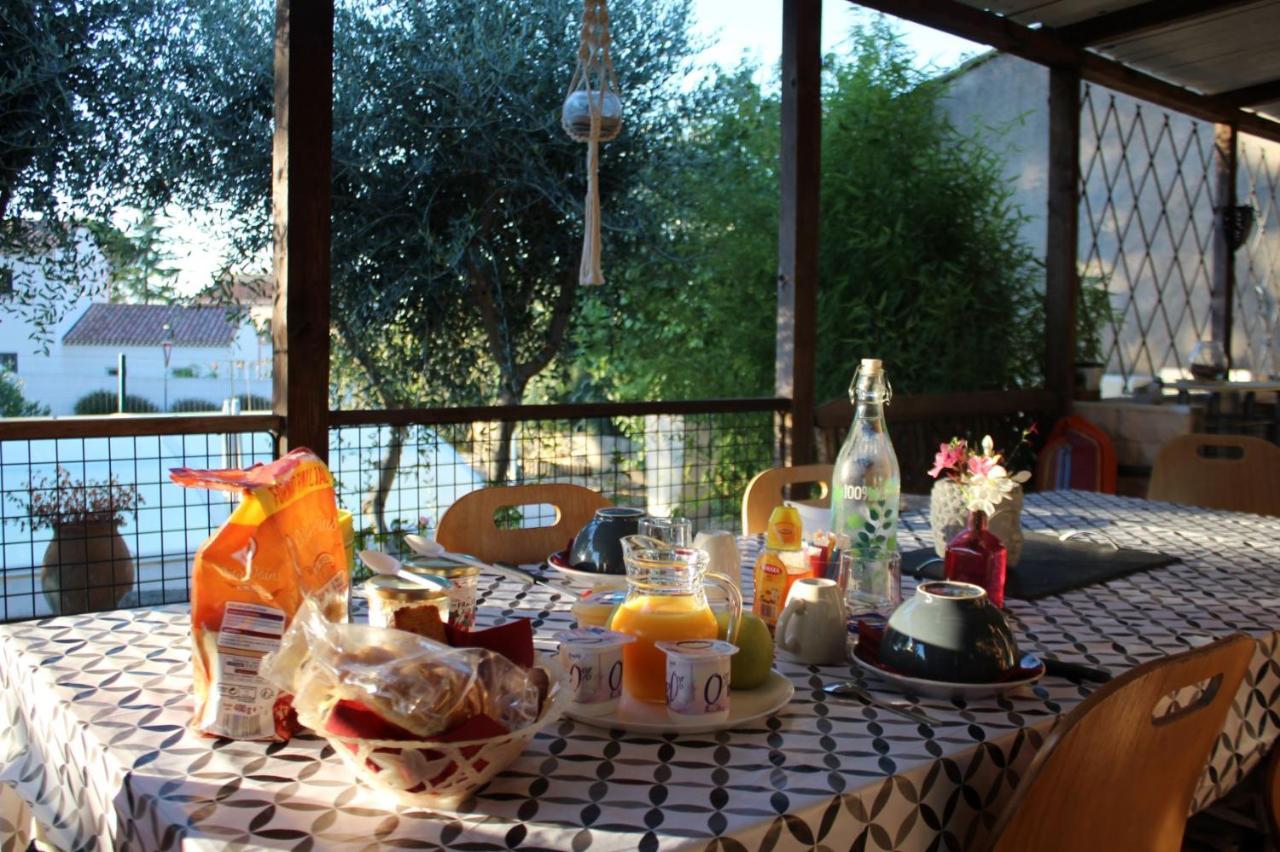 Philippe & Marie, A Louer Petite Chambre Chez L'Habitant Avec Terrasse Dans Villa, Au Pied Du Luberon Cucuron Ngoại thất bức ảnh