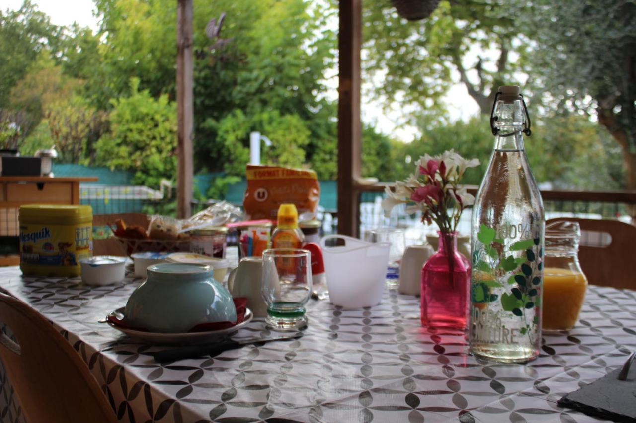 Philippe & Marie, A Louer Petite Chambre Chez L'Habitant Avec Terrasse Dans Villa, Au Pied Du Luberon Cucuron Ngoại thất bức ảnh